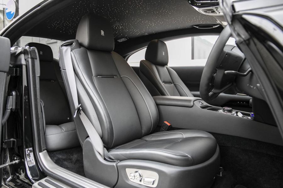 Интерьер Rolls-Royce Wraith by ONYX Concept 2019 года  (фото 35 из 36)